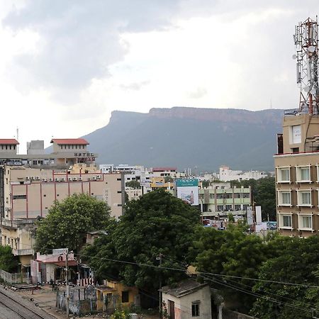 Collection O Poojith Residency Hotel Tirupati Ngoại thất bức ảnh
