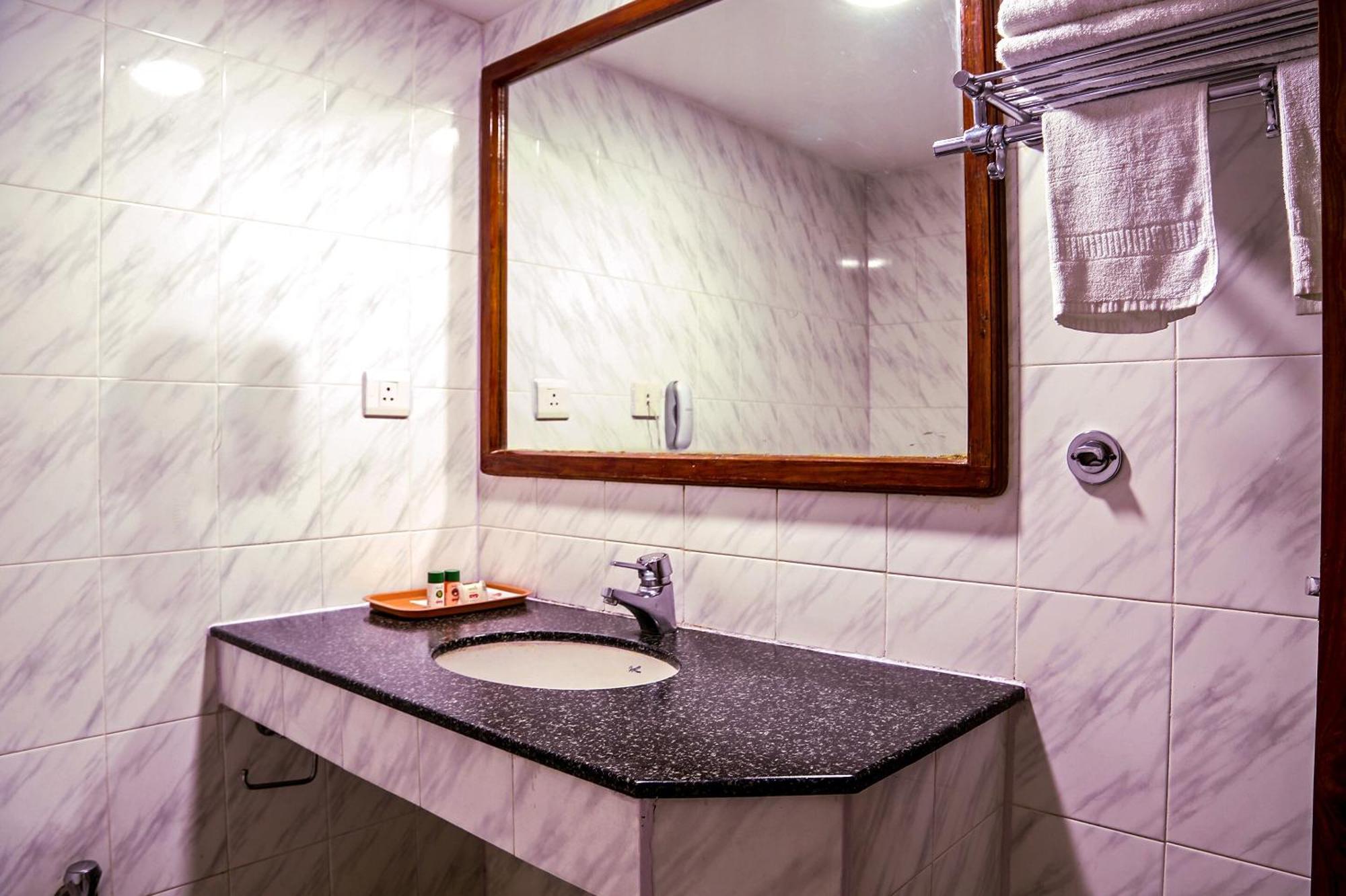 Collection O Poojith Residency Hotel Tirupati Ngoại thất bức ảnh